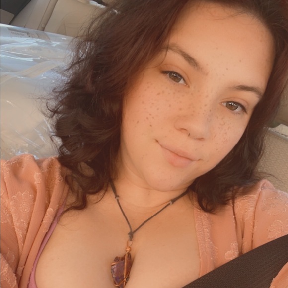 Meet your Posher, Dannielle - Picture 2 of 3